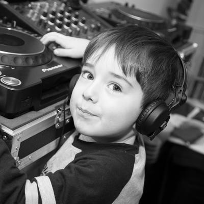 THEO IN THE MIX