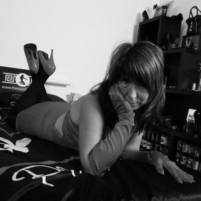 SHOOTING 24 07 2011 FETISH PART 4 RED FASHION